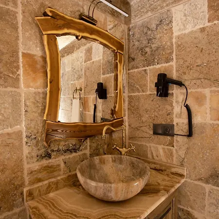 Medusa Cave Hotell 3*