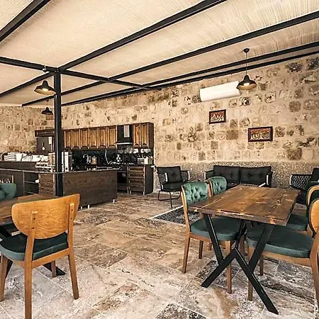 Medusa Cave Hotel